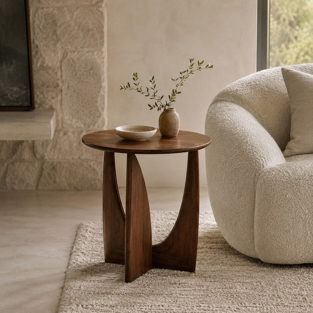 Table d’appoint ronde de style scandinave en bois massif, compacte et polyvalente | ribuella