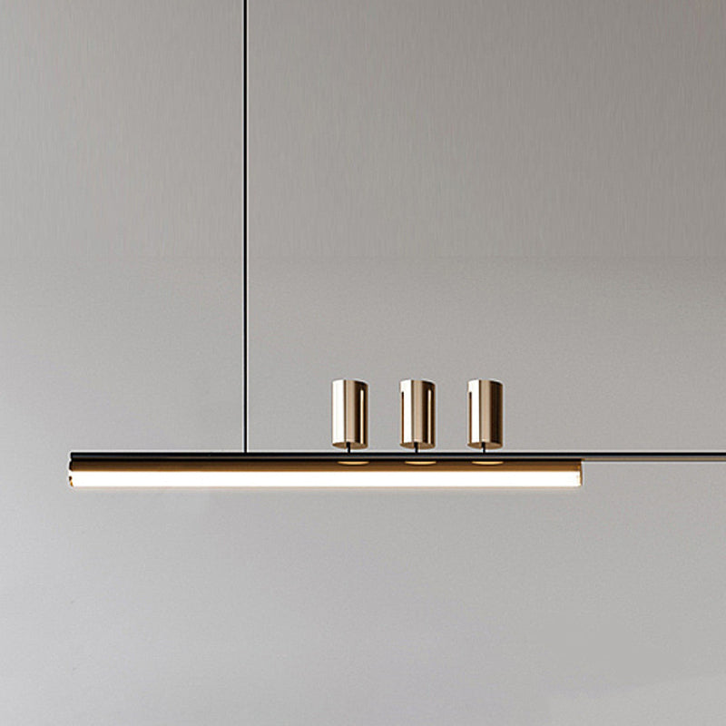 Candeeiro suspenso LED comprido Aria, em metal preto com detalhes dourados