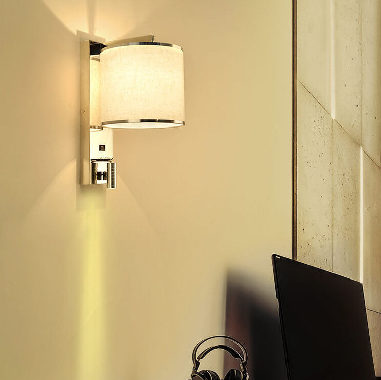 Nowoczesne złote lampy ścienne, eleganckie wykończenie, ciepłe światło, wyrafinowany klosz, kompatybilne z żarówkami
