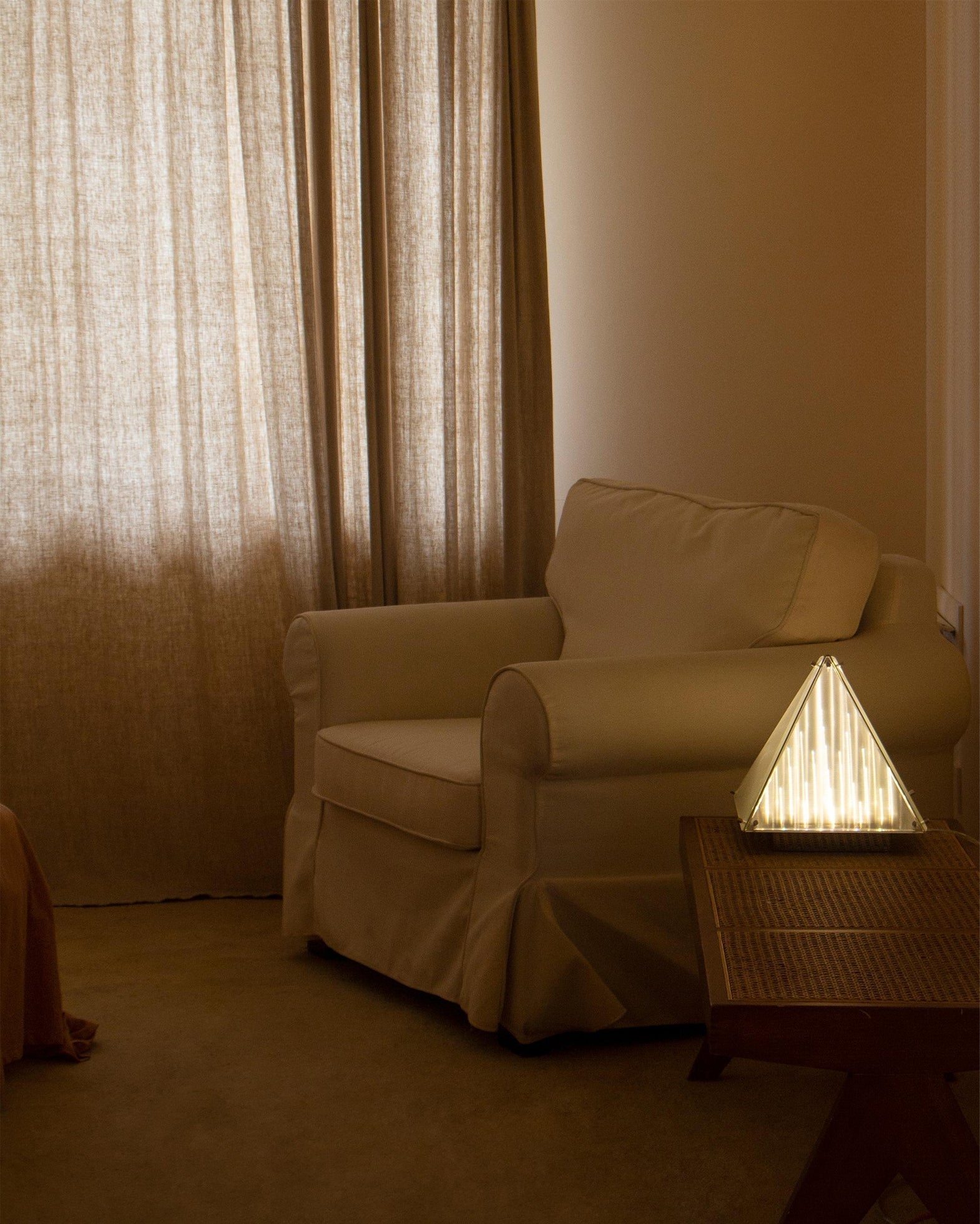 Fragment Table Lamp Modern Triangle Geometry Integrated Led Lighting