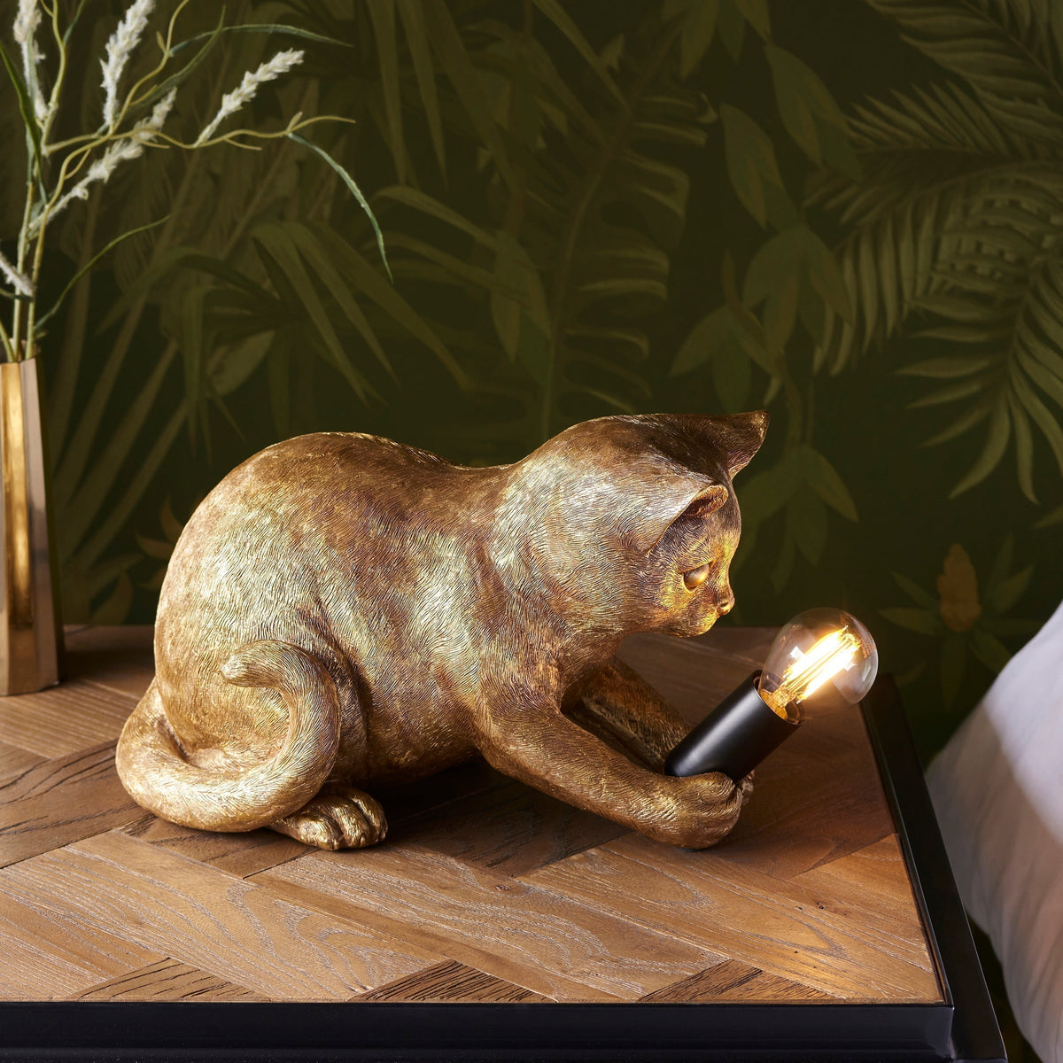 Lámpara de mesa WhiskerGlow con forma de gato, de resina, en dorado antiguo y negro mate