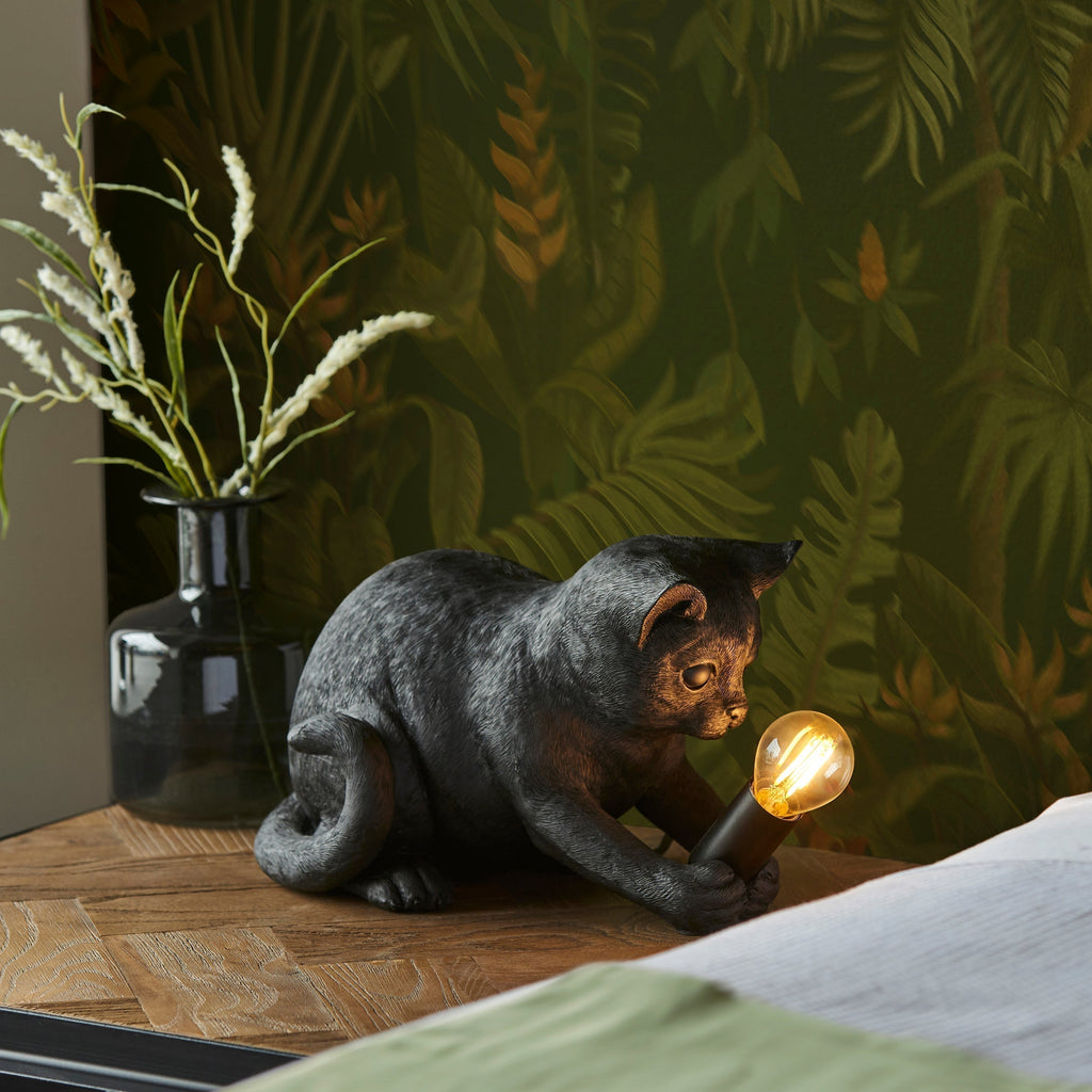 Lámpara de mesa WhiskerGlow con forma de gato, de resina, en dorado antiguo y negro mate