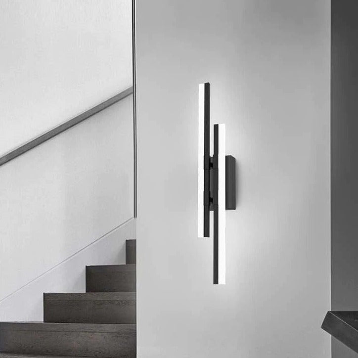 Modern csíkos mintájú LED fali lámpa – energiatakarékos világítás