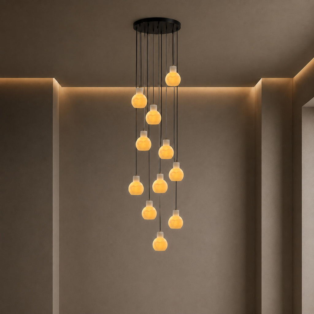 Moderní alabastrový lustr se závěsnou konstrukcí, skleněnými stínidly a LED žárovkami pro 6 světel | ribuella