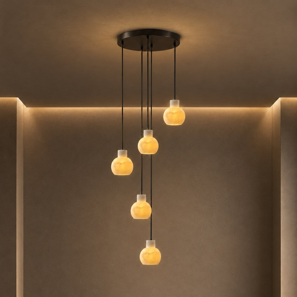 Moderní alabastrový lustr se závěsnou konstrukcí, skleněnými stínidly a LED žárovkami pro 6 světel | ribuella