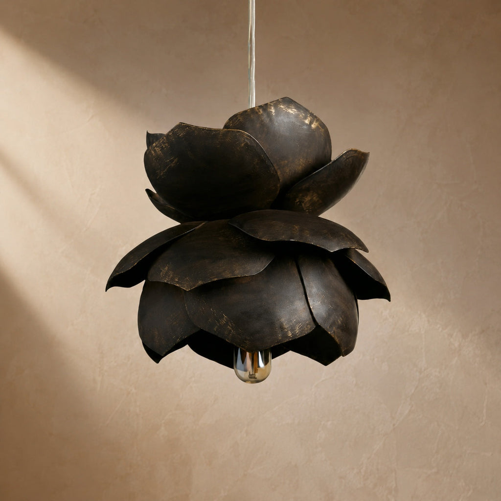 Skulpturel blomsterpendel i guld eller bronze – 18 cm | ribuella