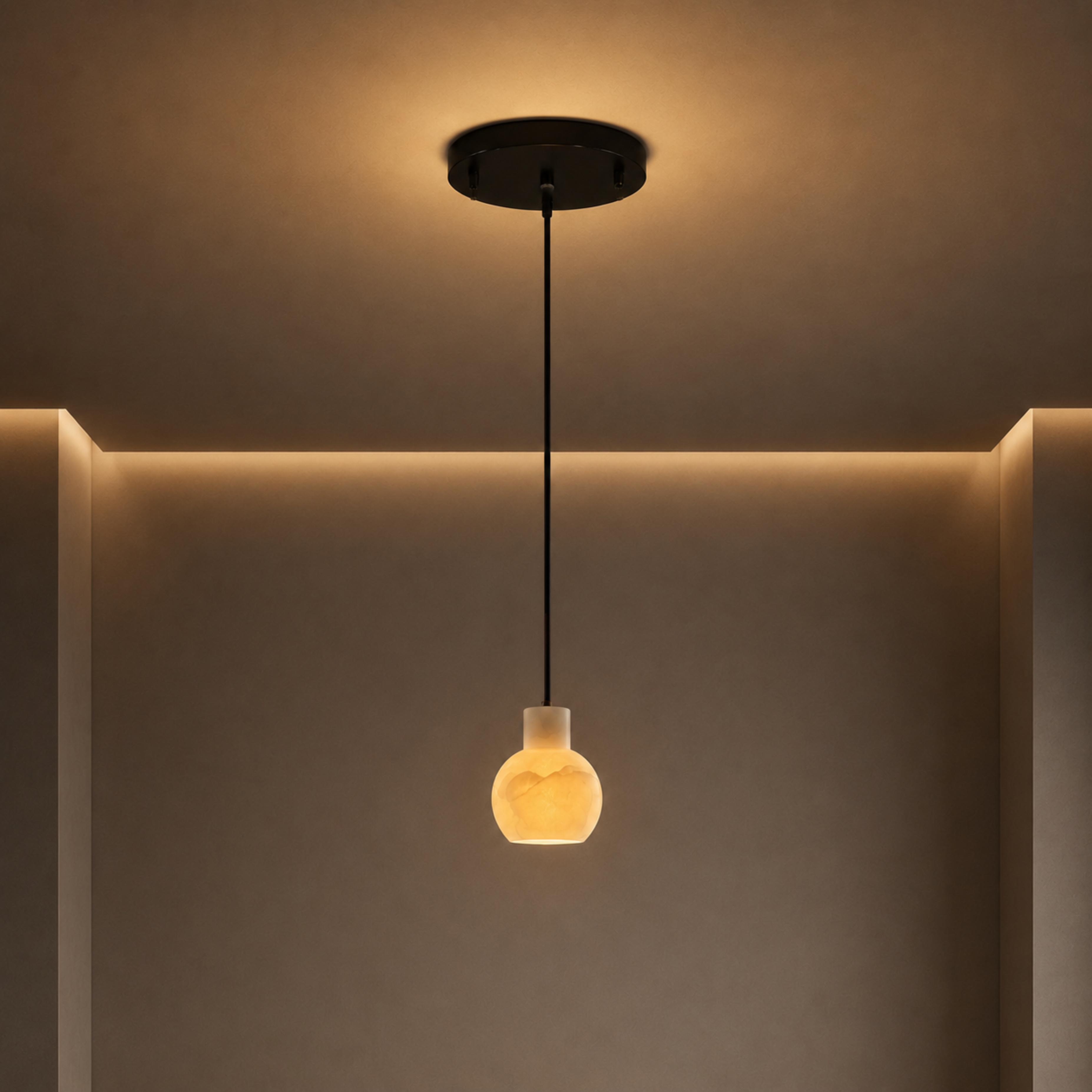 Moderní alabastrový lustr se závěsnou konstrukcí, skleněnými stínidly a LED žárovkami pro 6 světel | ribuella