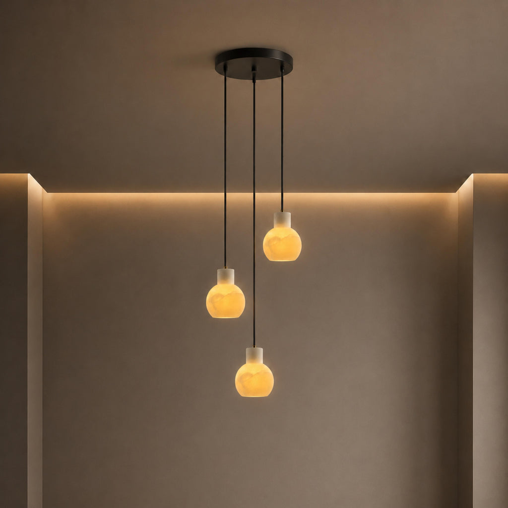 Moderní alabastrový lustr se závěsnou konstrukcí, skleněnými stínidly a LED žárovkami pro 6 světel | ribuella