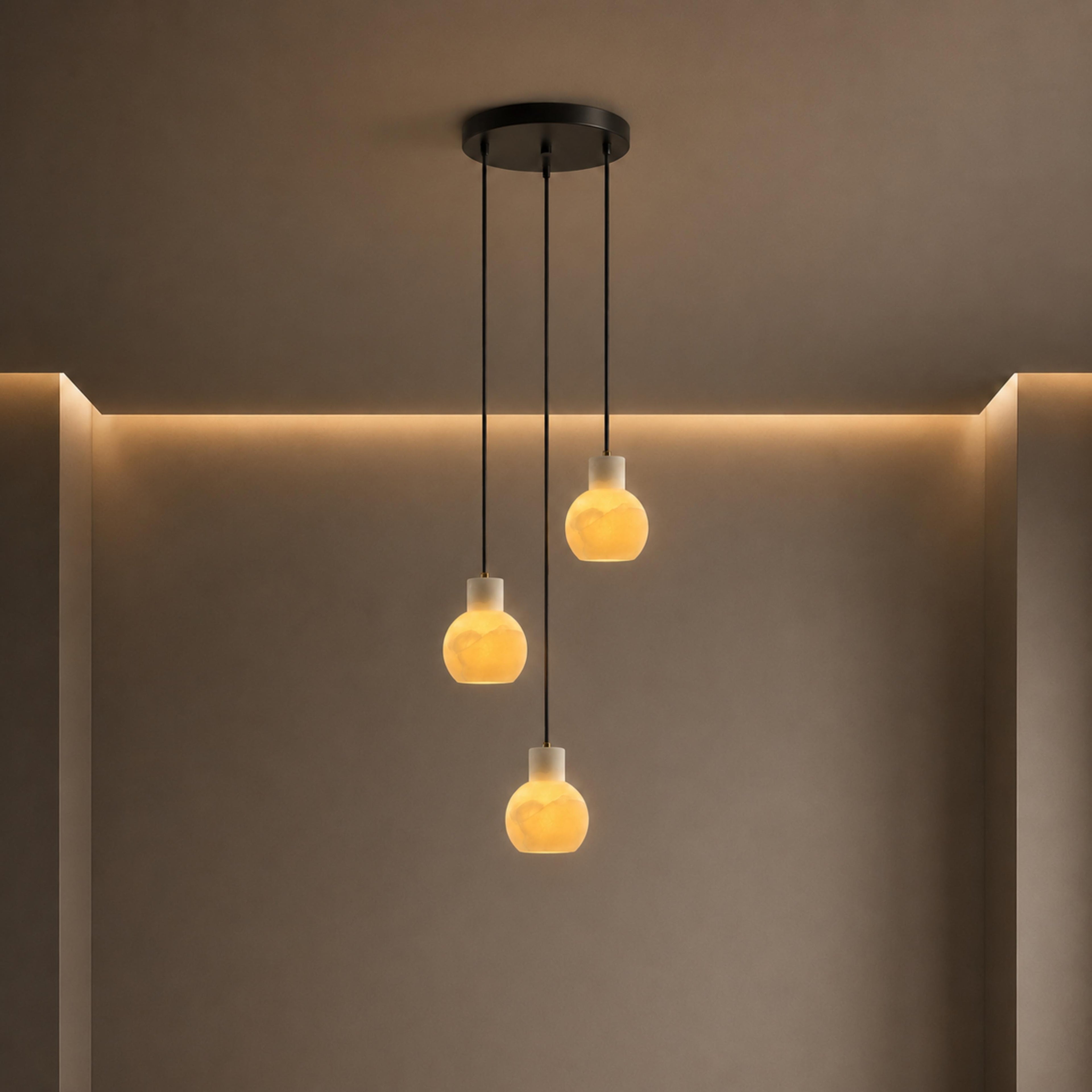 Moderní alabastrový lustr se závěsnou konstrukcí, skleněnými stínidly a LED žárovkami pro 6 světel | ribuella
