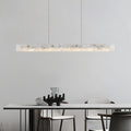 Modern vit marmorpenelampa från Arisha med LED-belysning, för matplats eller bar