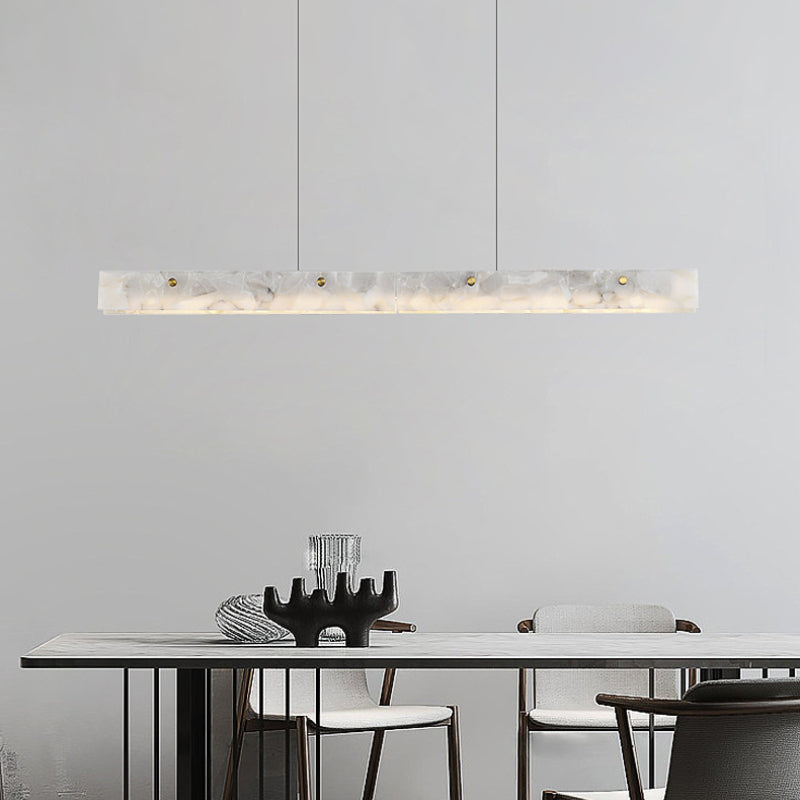 Modern vit marmorpenelampa från Arisha med LED-belysning, för matplats eller bar