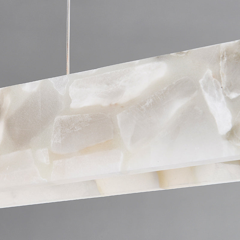 Modern vit marmorpenelampa från Arisha med LED-belysning, för matplats eller bar
