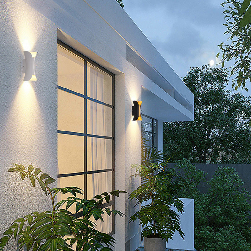 Moderní LED nástěnné svítidlo se zakřivenou siluetou, venkovní lampa