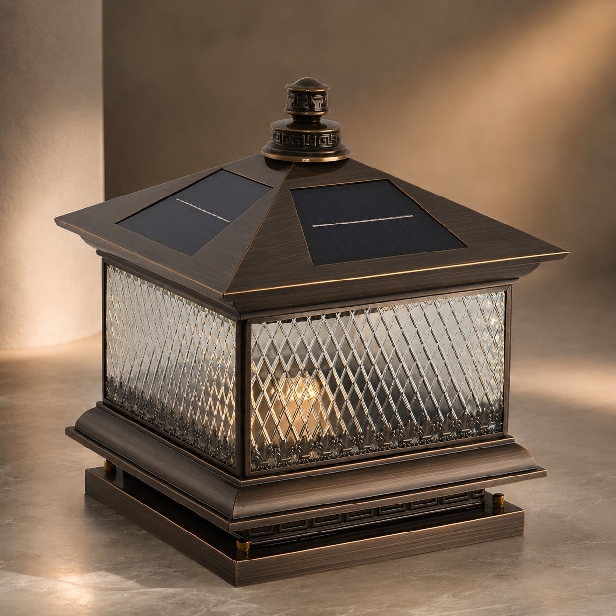 Moderne Solar-Gartenleuchten als Mastlampen aus Aluminium, LED, mit Fernbedienung und Diamantglas-Design | ribuella