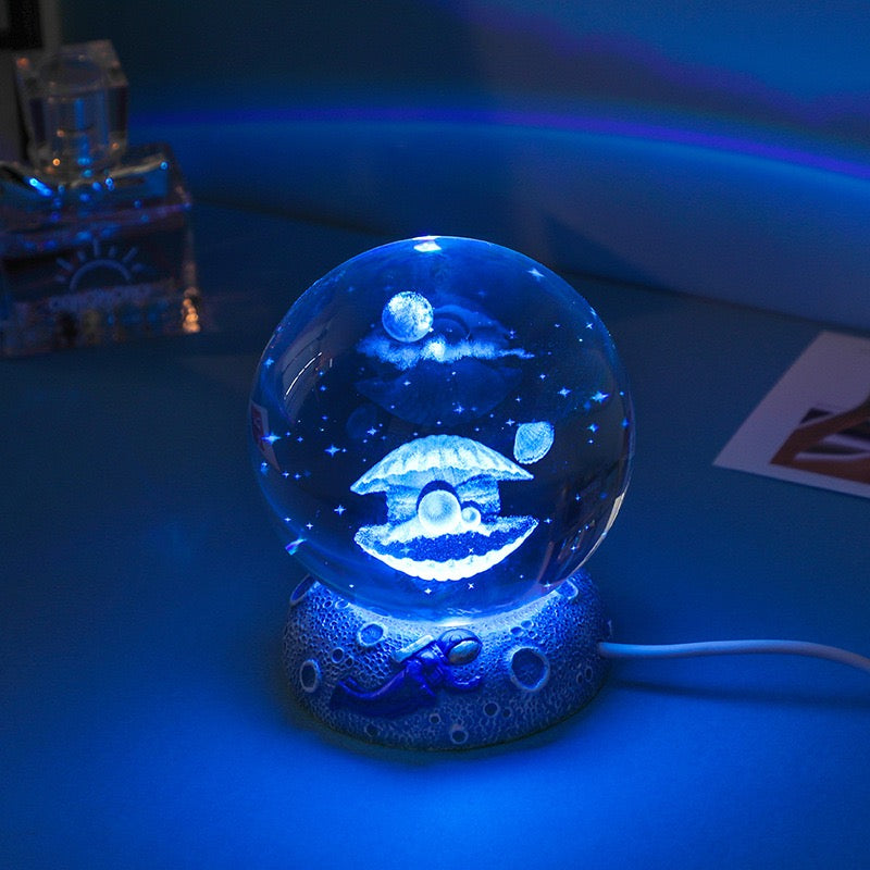LED-Lampe mit Sternenkugel aus Kristall und elegantem Sockel aus Kunstharz | ribuella