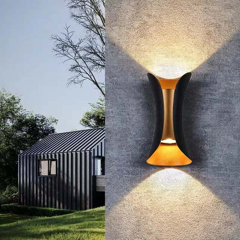 Moderní LED nástěnné svítidlo se zakřivenou siluetou, venkovní lampa