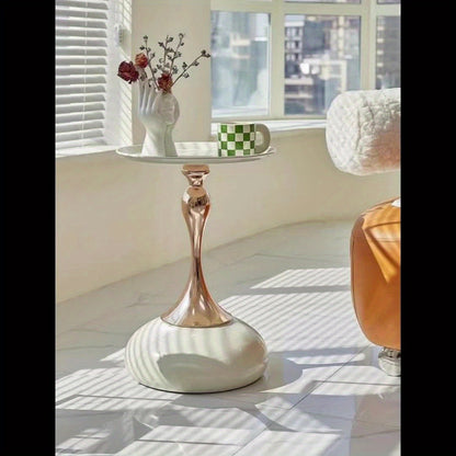 Stylish side table featuring a gold tulip-shaped base | ribuella