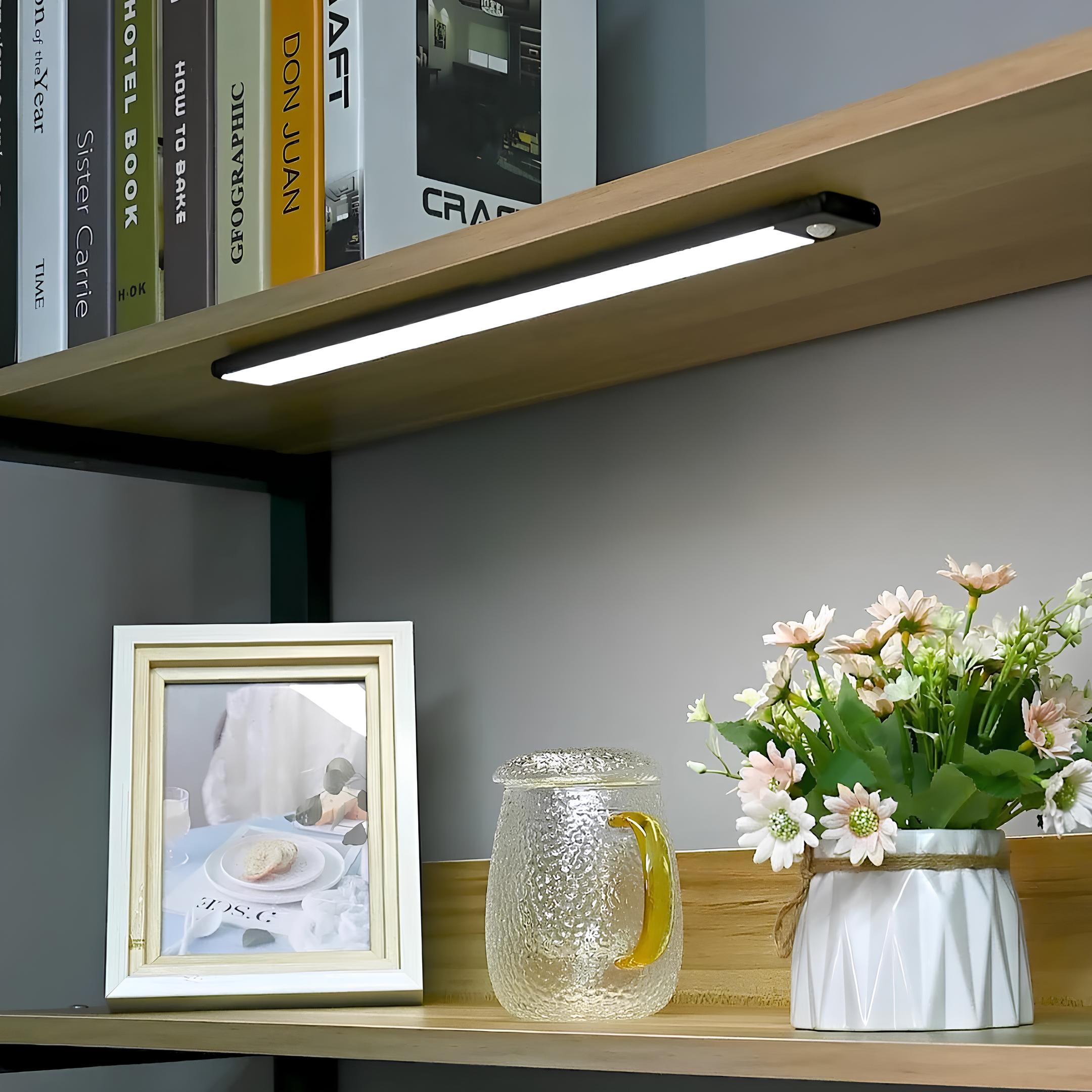 Barra luminosa LED wireless ricaricabile con attivazione tramite movimento