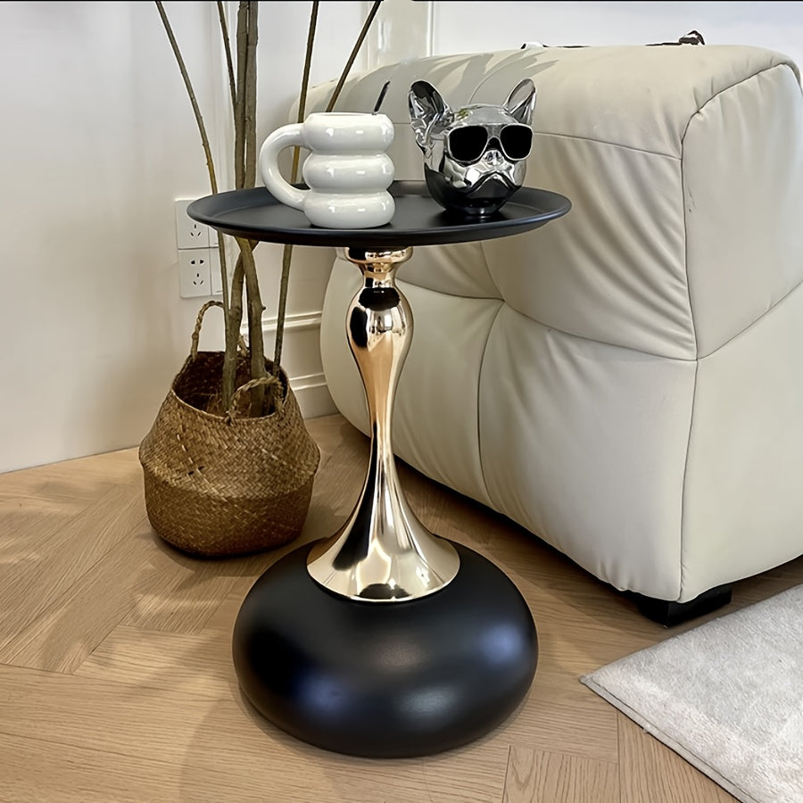 Stylish side table featuring a gold tulip-shaped base | ribuella