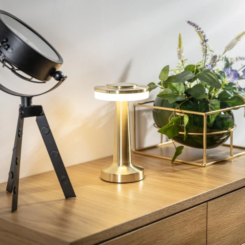 Dimbar retro-bordlampe med elegant, trådløs og bærbar design