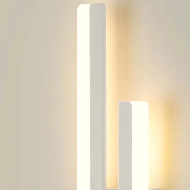 Modern csíkos mintájú LED fali lámpa – energiatakarékos világítás