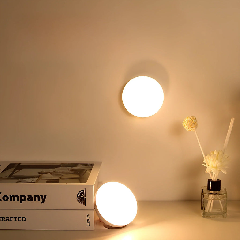 Luce con rilevamento automatico del movimento, design compatto e installazione rapida
