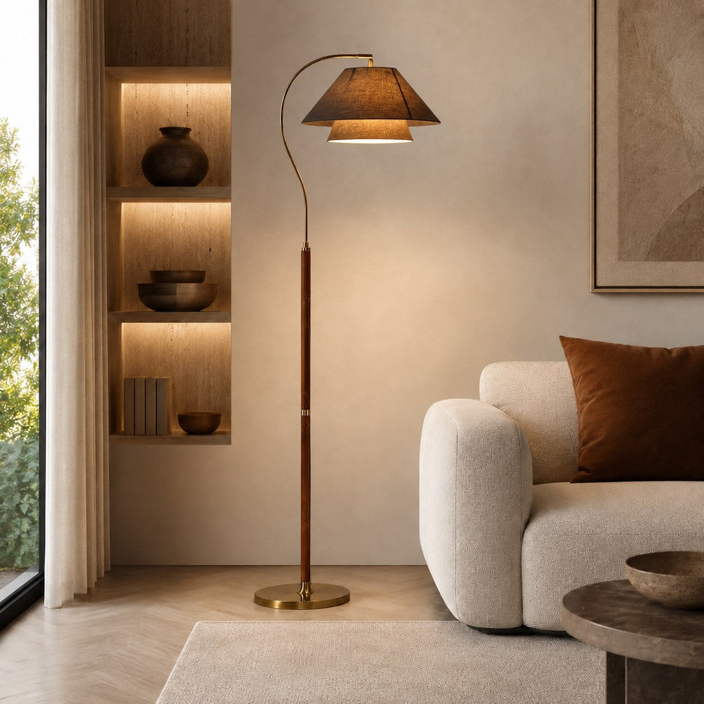 Moderní černá stojací lampa s nastavitelnou výškou, kovovou základnou a energeticky úsporným LED světlem | ribuella
