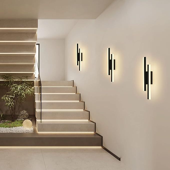 Modern csíkos mintájú LED fali lámpa – energiatakarékos világítás