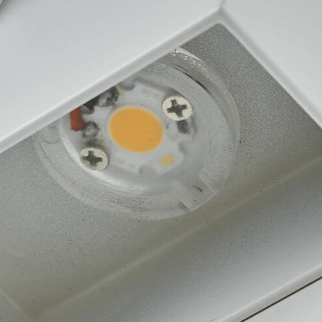 LED-vägglampa för utomhusbruk med rörelsesensor och justerbar ljusstyrka