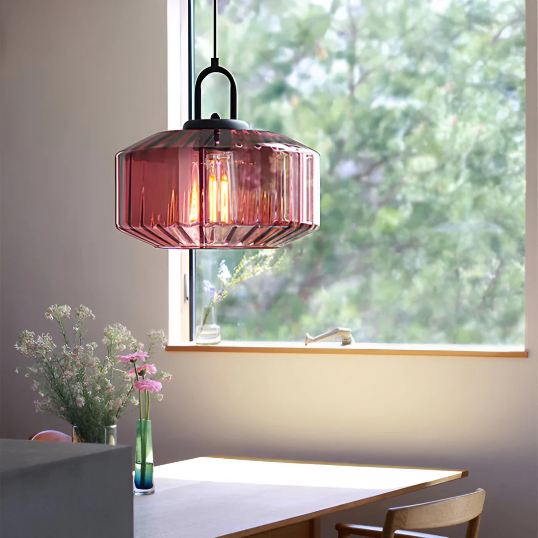 Lampa wisząca Eloria z kolorowego szkła w stylu retro, emitująca ciepłe światło
