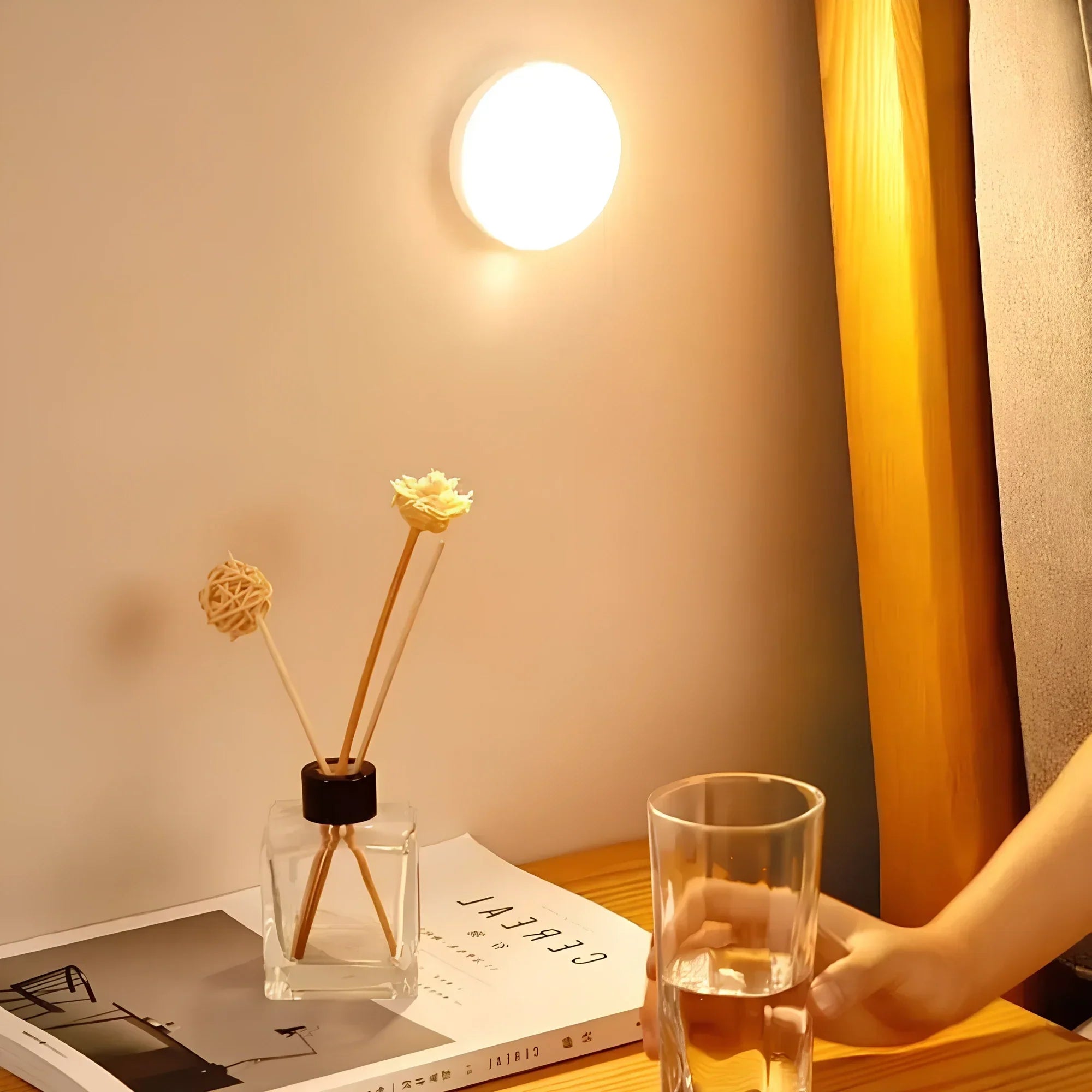Luce con rilevamento automatico del movimento, design compatto e installazione rapida