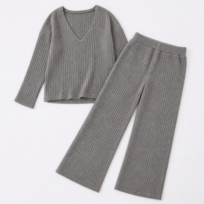 Serelis – Soft Ribbed V-Neck Lounge Set Featuring Wide-Leg Pants | ribuella
