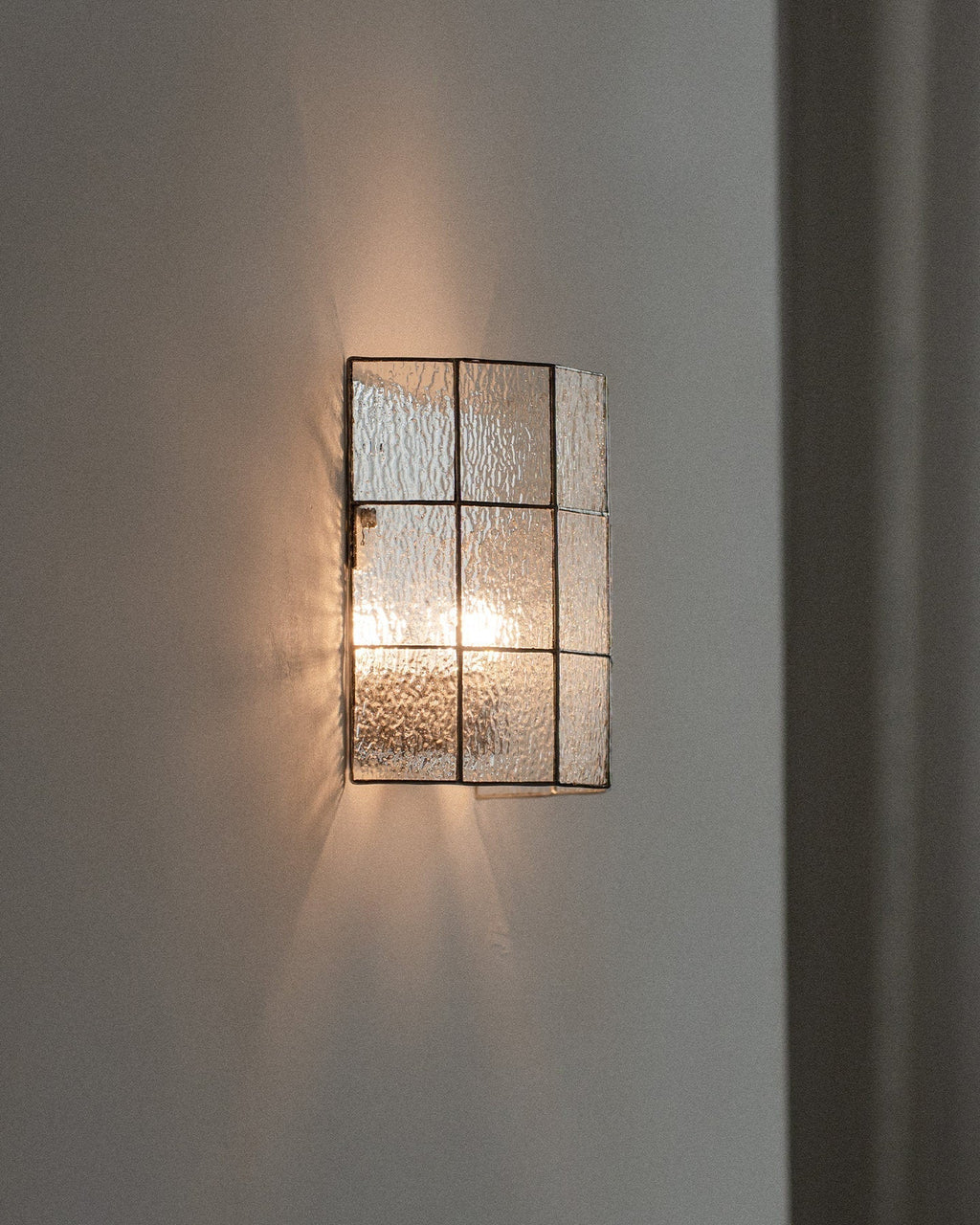 Fun Guy 731 Wall Lamp, Geometric Grid Panel, Minimalist Slim Profile, Soft Diffused Glow