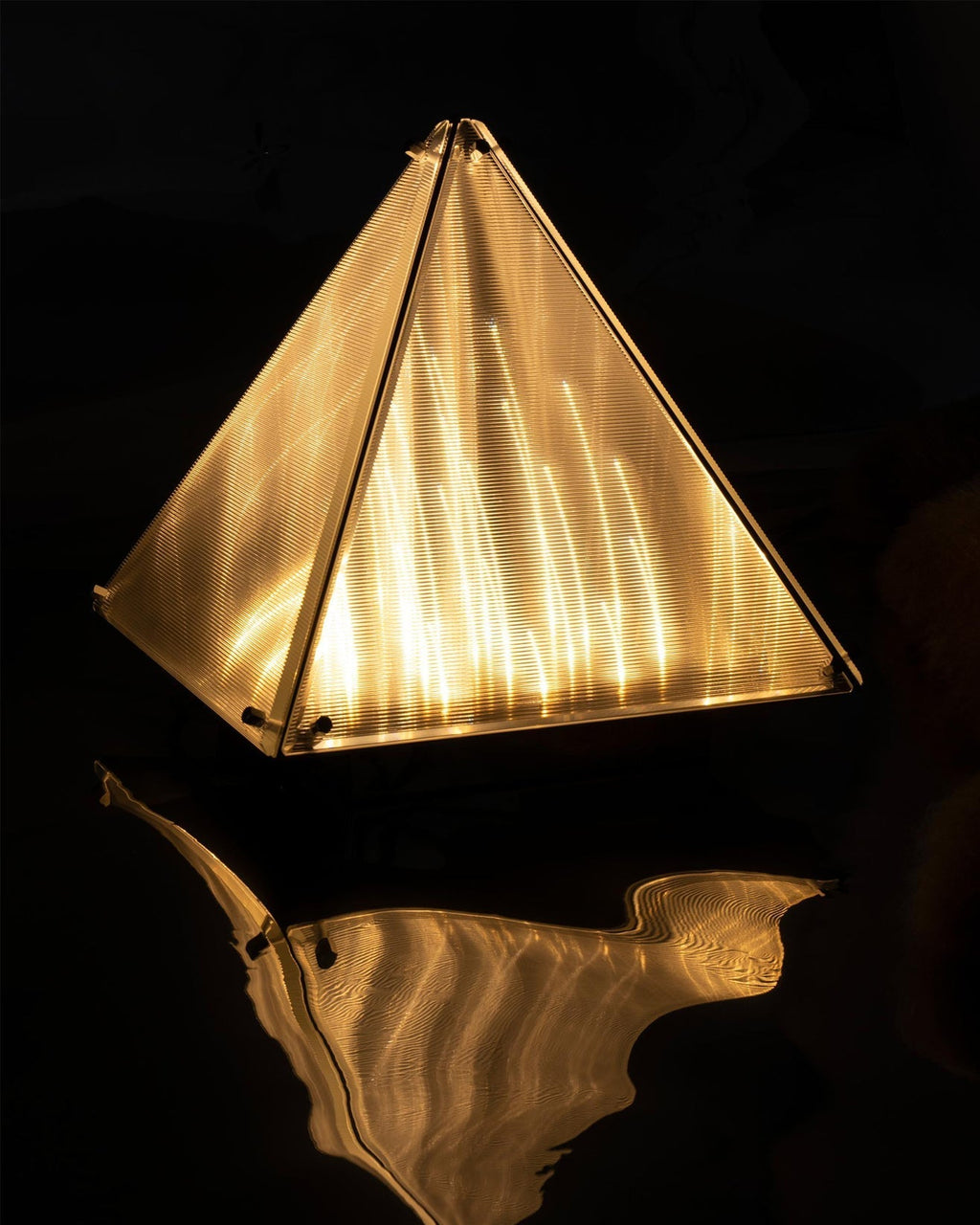 Fragment Table Lamp Modern Triangle Geometry Integrated Led Lighting