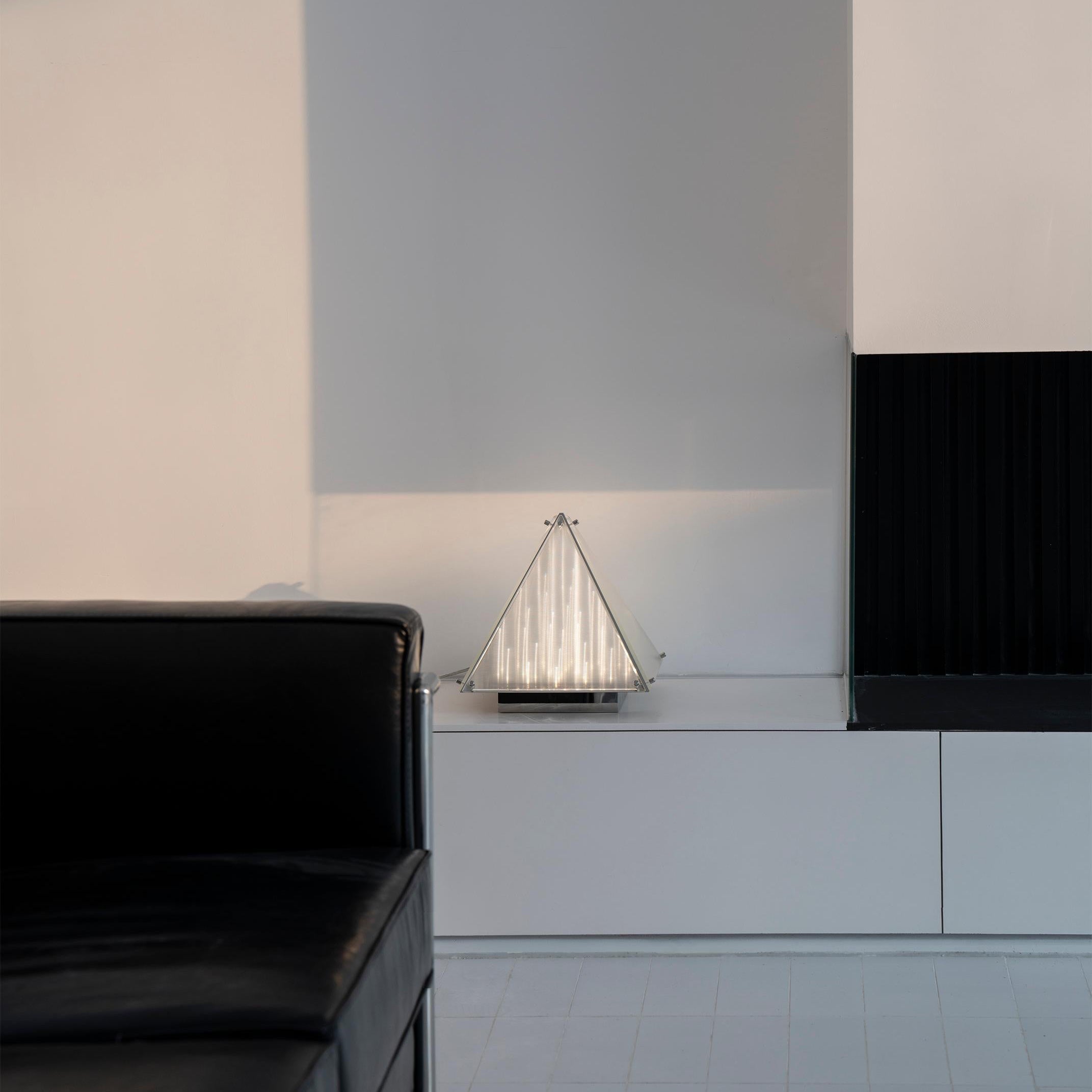 Fragment Table Lamp Modern Triangle Geometry Integrated Led Lighting