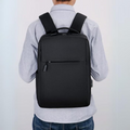 SecureTech Rucksack mit USB-Ladefunktion und RFID-Schutz | ribuella