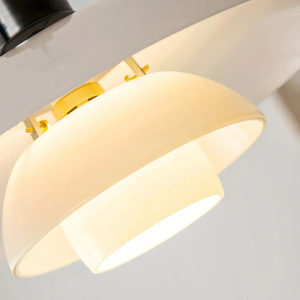 Szklana lampa wisząca w stylu duńskim z kremowymi panelami ułożonymi warstwowo