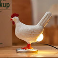 Djurformad bordslampa i form av en kyckling, rund bas och nedåtriktad belysning