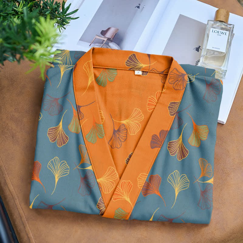 Wendbarer Kimono-Bademantel aus Bio-Baumwolle von KomiLeaf, mit weiten Ärmeln