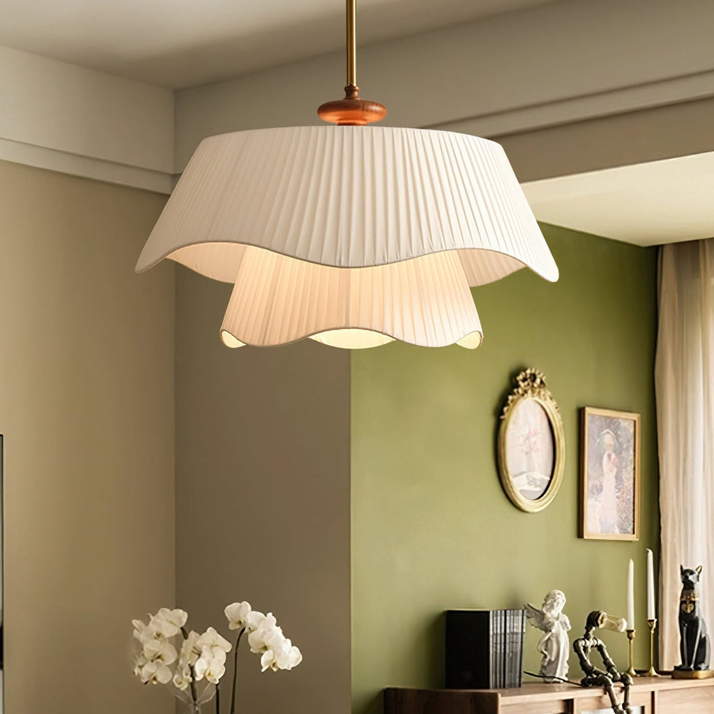 Lámpara colgante Vespara con detalles de metal, vidrio y madera