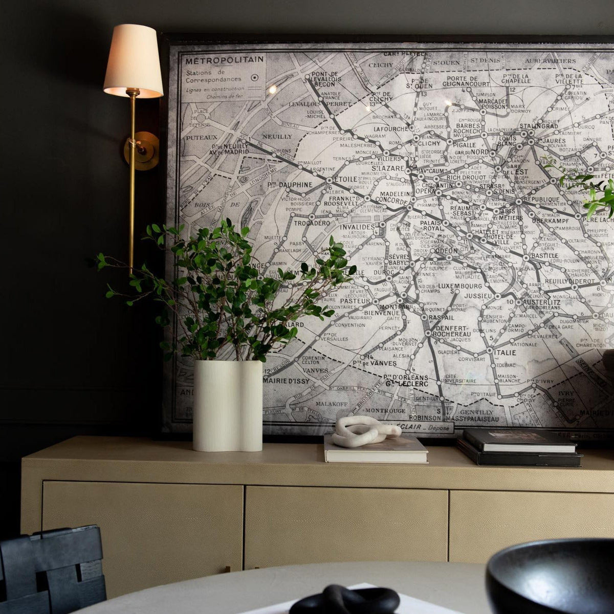Candeeiro de parede Theodore em latão com abat-jour de tecido cónico