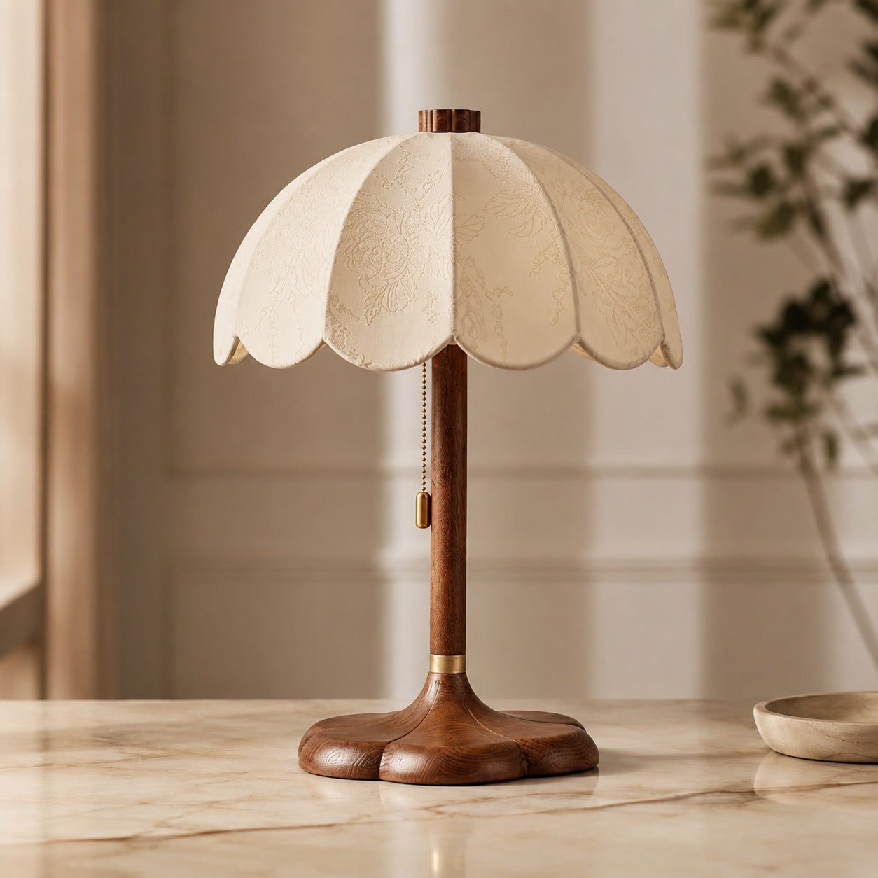 Moderne Tischlampe mit Stoffschirm und Holzbasis, E14-kompatibel, für Schlafzimmer oder Büro | ribuella