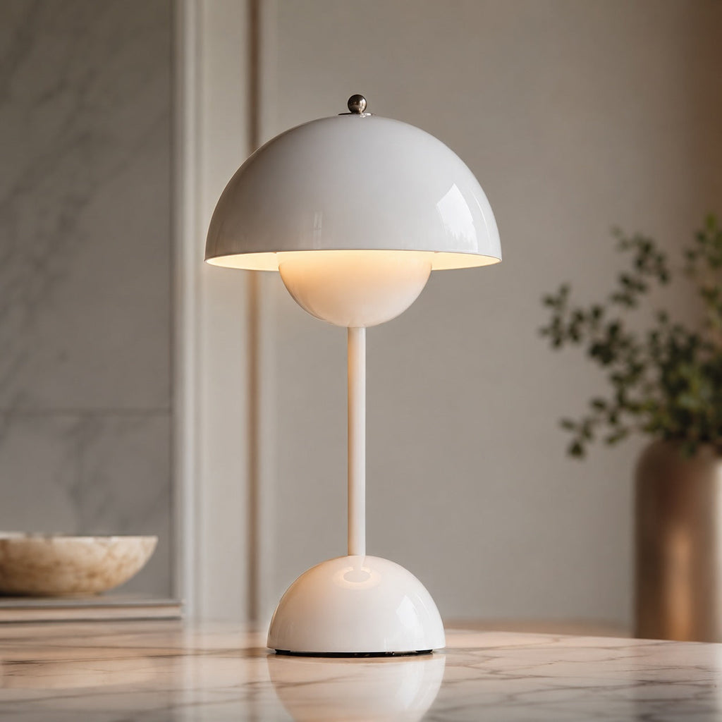 Moderne bordlampe med keramisk fod, justerbart LED-lys og bærbart design til brug i soveværelset eller på skrivebordet | ribuella