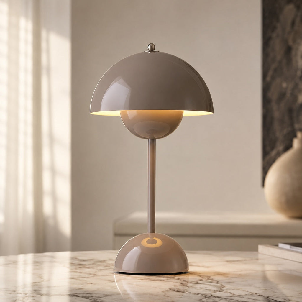Moderne bordlampe med keramisk fod, justerbart LED-lys og bærbart design til brug i soveværelset eller på skrivebordet | ribuella