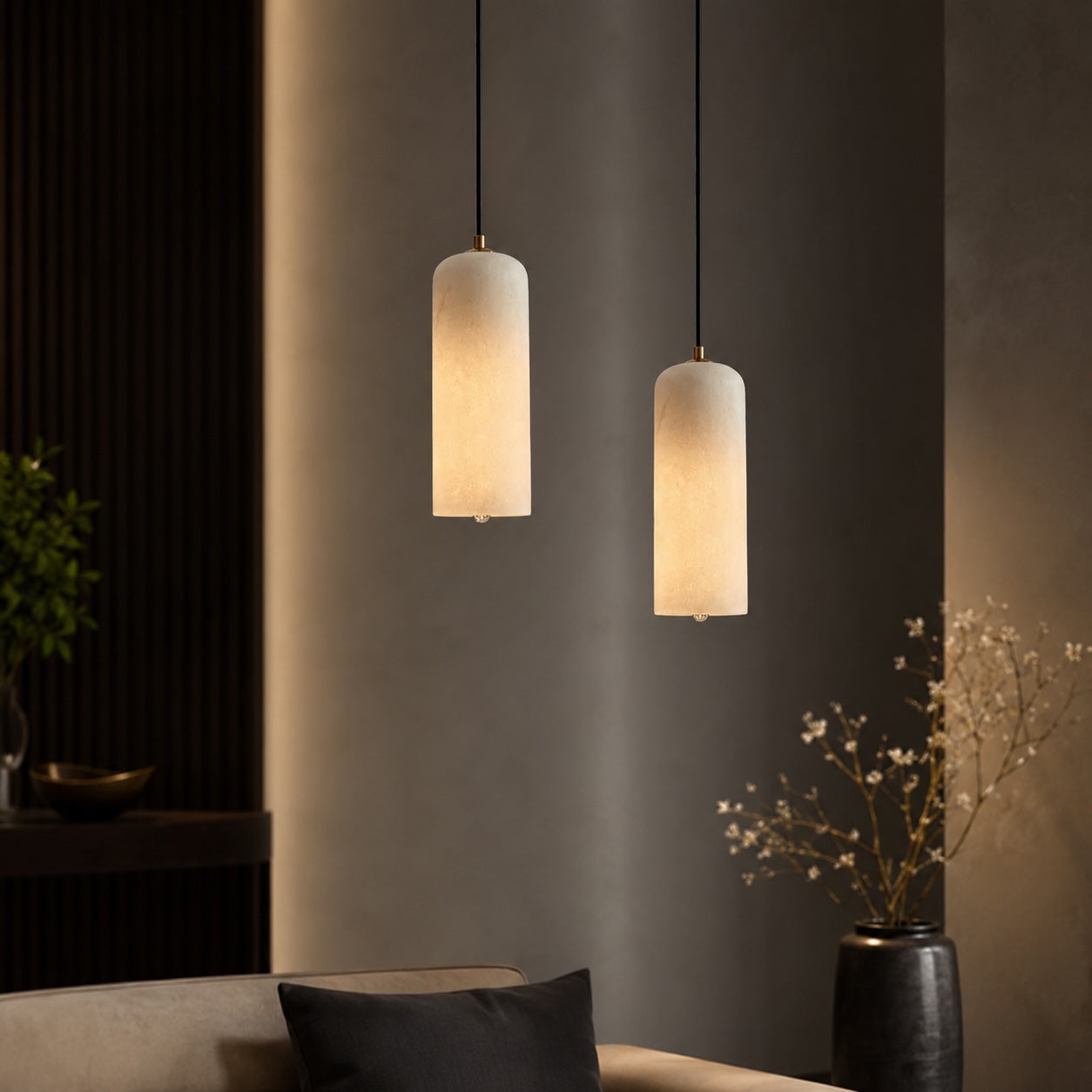 Moderní závěsná LED lampa s alabastrovým stínidlem a povrchovou úpravou z kartáčované mědi pro osvětlení kuchyně | ribuella