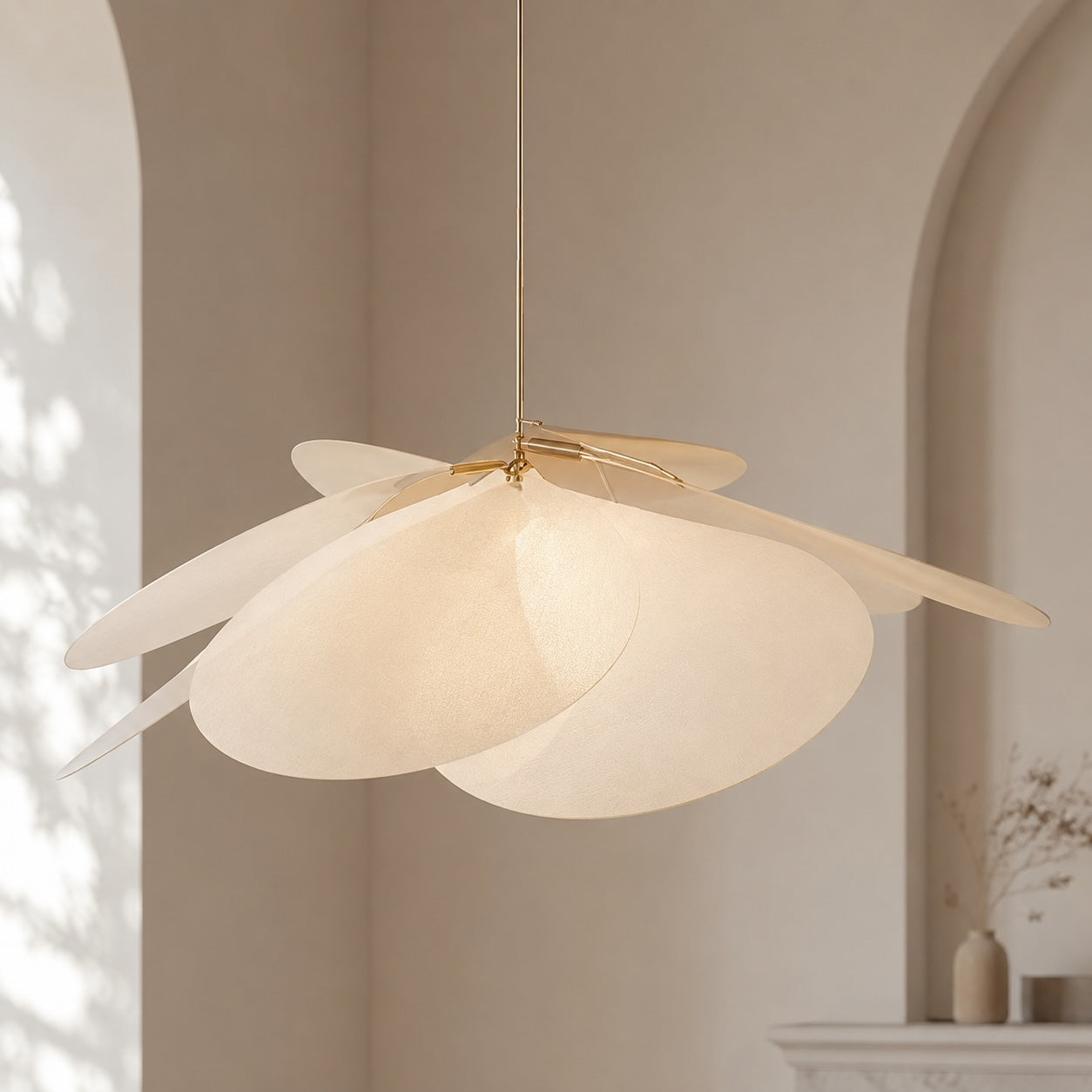 Moderní závěsná lampa ve tvaru květu, nastavitelné textilní stínidlo, kov, kompatibilní s LED žárovkou E27 | ribuella