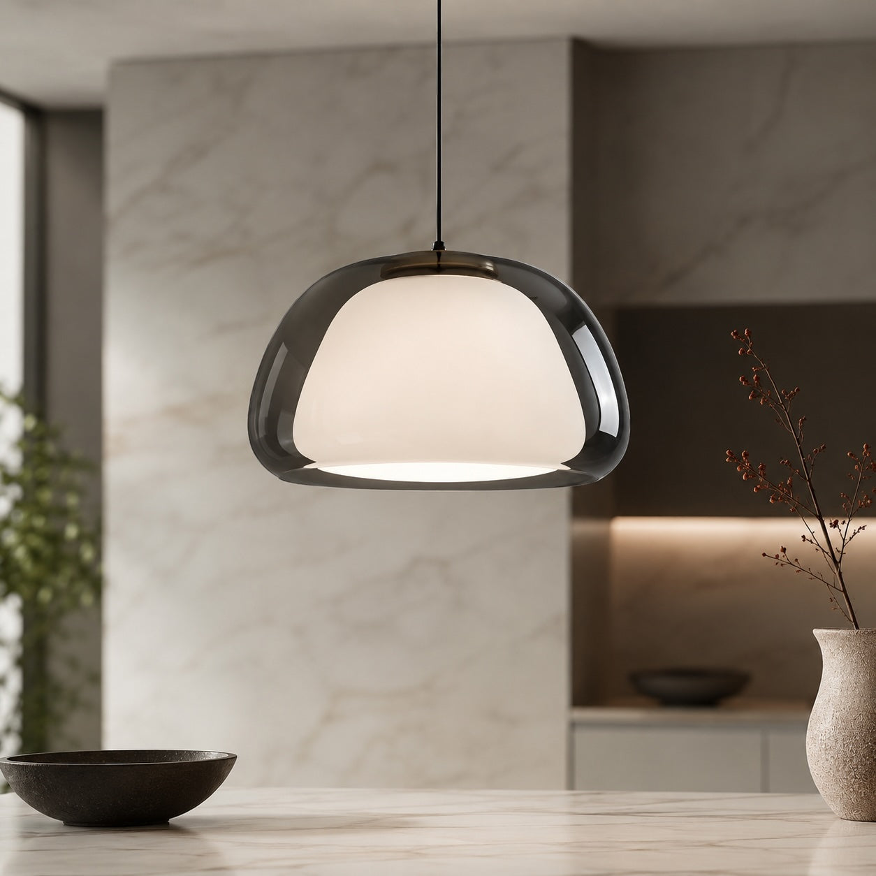 Moderne verstellbare Pendelleuchte mit Glaskuppel für Küche, Esszimmer und Wohnzimmer | ribuella