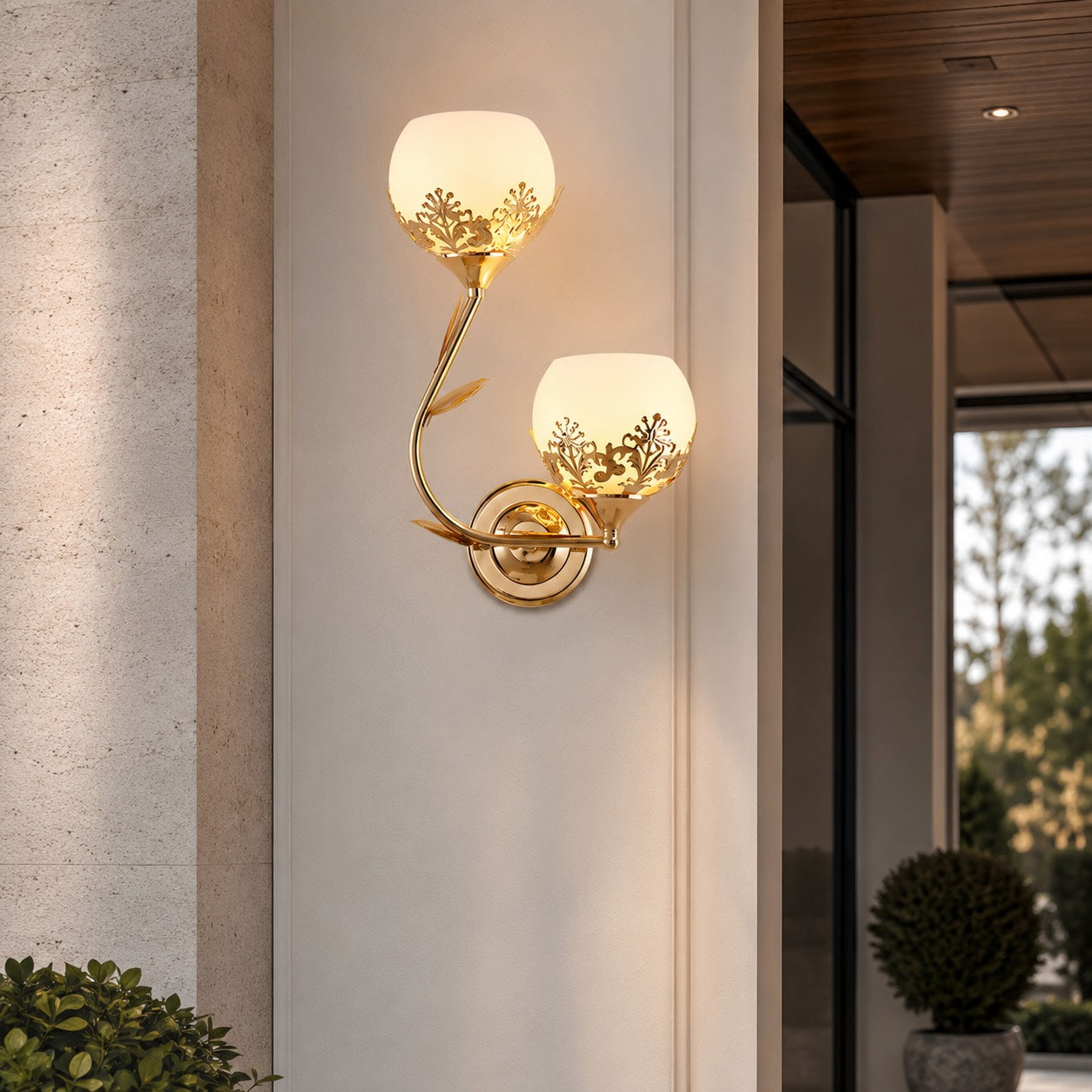 Moderne florale Wandleuchte mit zwei Lichtquellen, Wandmontage, aus Glas und Metall, LED-Leuchte für die Wohnraumbeleuchtung | ribuella