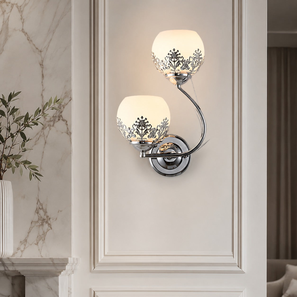 Moderne florale Wandleuchte mit zwei Lichtquellen, Wandmontage, aus Glas und Metall, LED-Leuchte für die Wohnraumbeleuchtung | ribuella