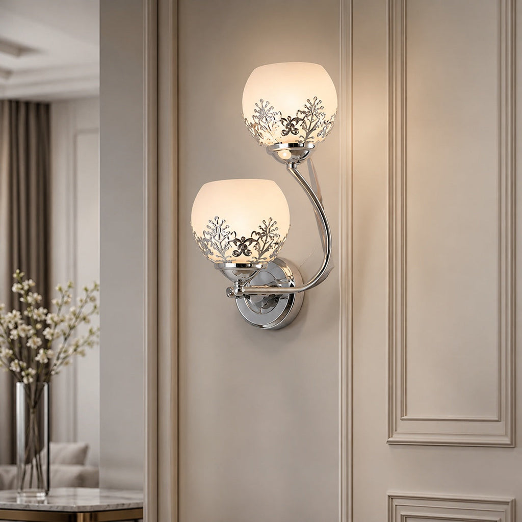 Moderne florale Wandleuchte mit zwei Lichtquellen, Wandmontage, aus Glas und Metall, LED-Leuchte für die Wohnraumbeleuchtung | ribuella